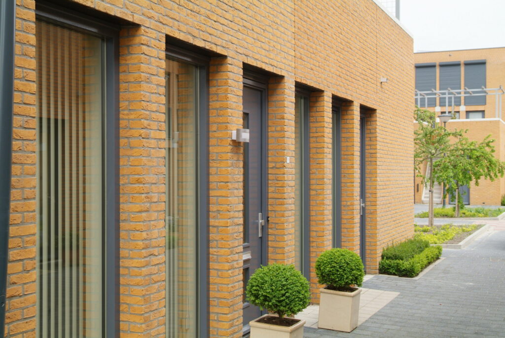 Gevelrestauratie, wat is het verschil met gevelrenovatie